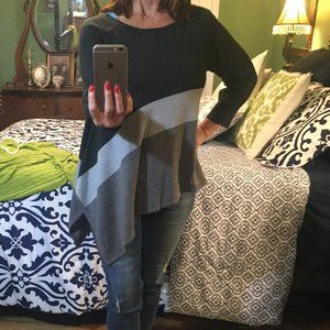 Women's sweater with an asymmetrical hemline